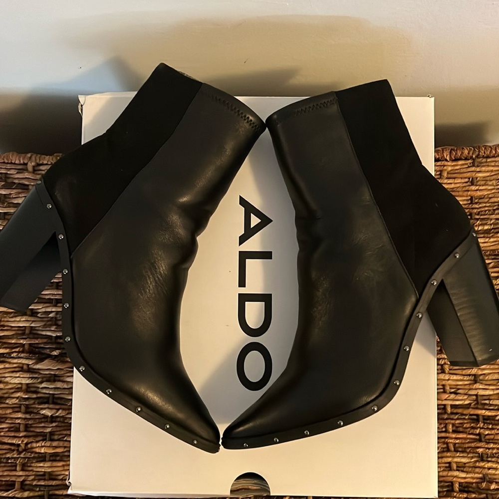 ALDO Ankle Boots size 9!  Like new condition!! - Picture 3 of 8